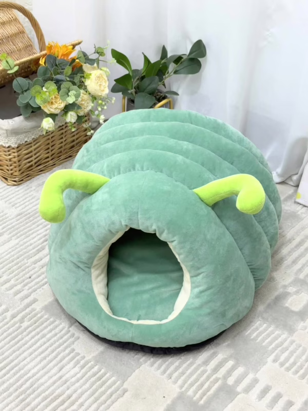 Custom Caterpillar Pet Bed – Winter Warm Enclosed Nest for Cats & Small Dogs, Soft & Non-Slip Design