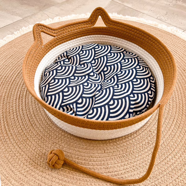 Breathable All-Season Cat House – Summer Straw Pet Bed with Scratcher